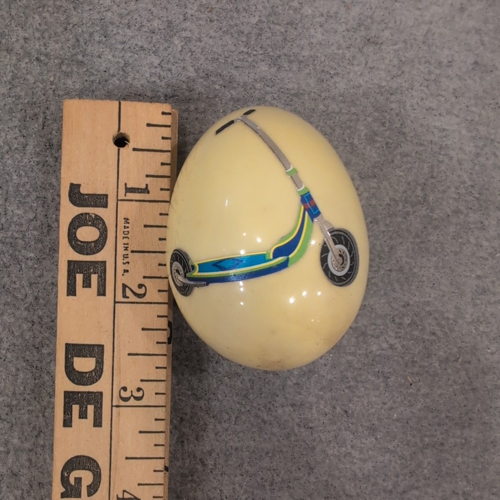 Novelty‎ Cream Egg with Kick Scooter Graphic Decorative Collectible - Picture 3 of 3